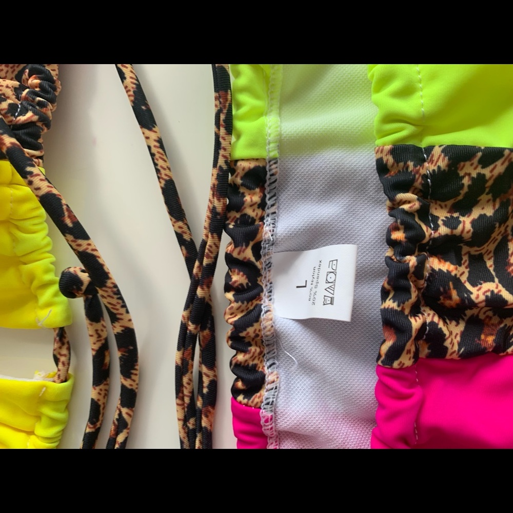 Bikini - Picture 2 of 2
